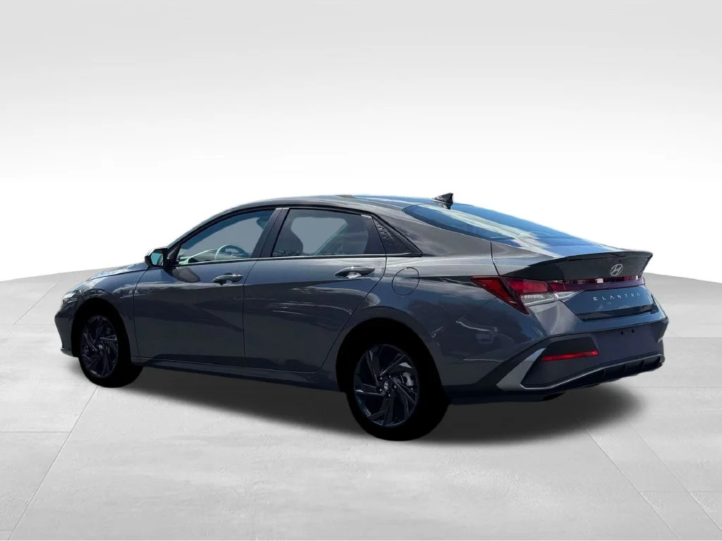 Used 2026 Gray Hyundai SEL Sport image 4