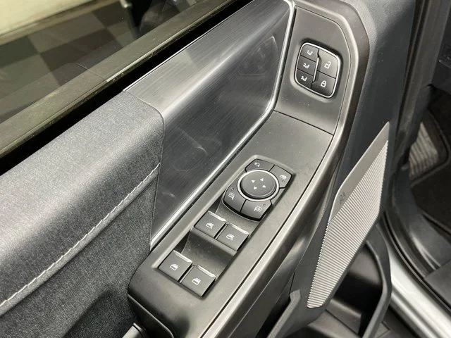 Used 2025 Silver Ford LARIAT image 10