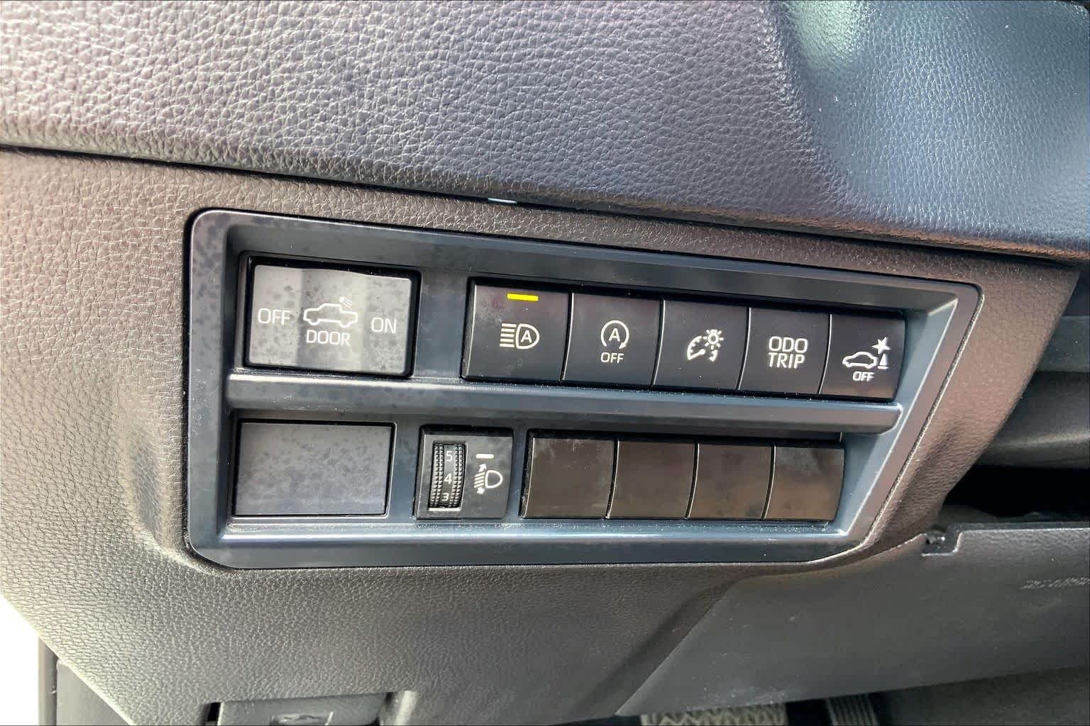 Used 2025 Ice Cap Toyota SR5 image 33