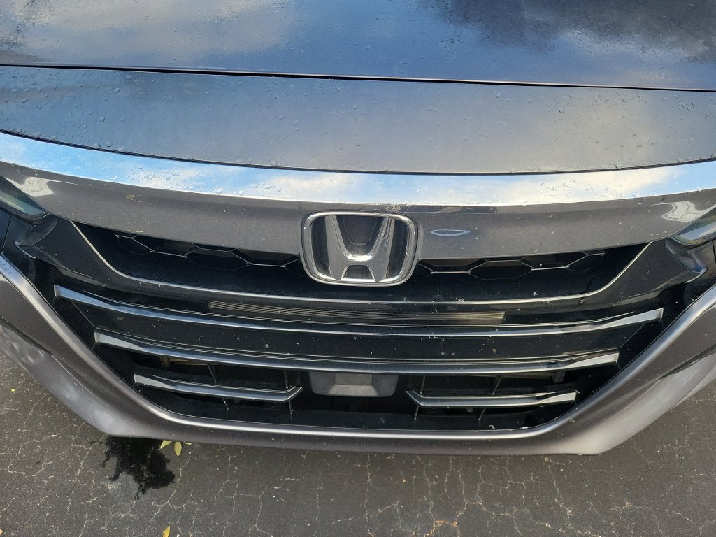Used 2018 Modern Steel Metallic Honda Touring image 7