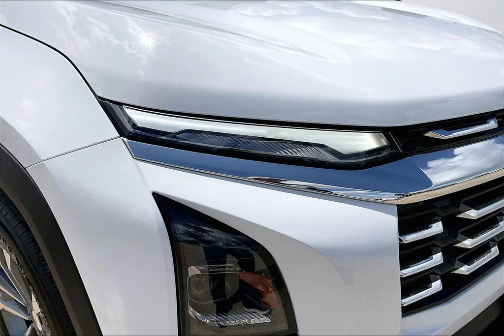 Used 2026 Summit White Chevrolet LT image 29