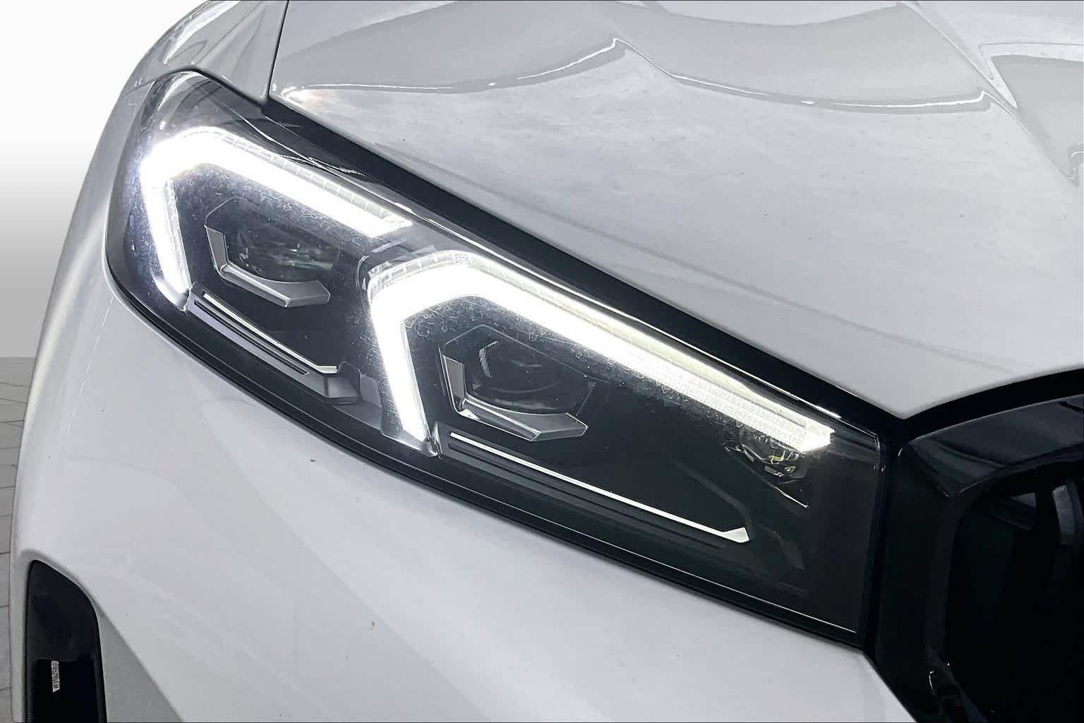 Used 2025 Alpine White BMW 330i image 28