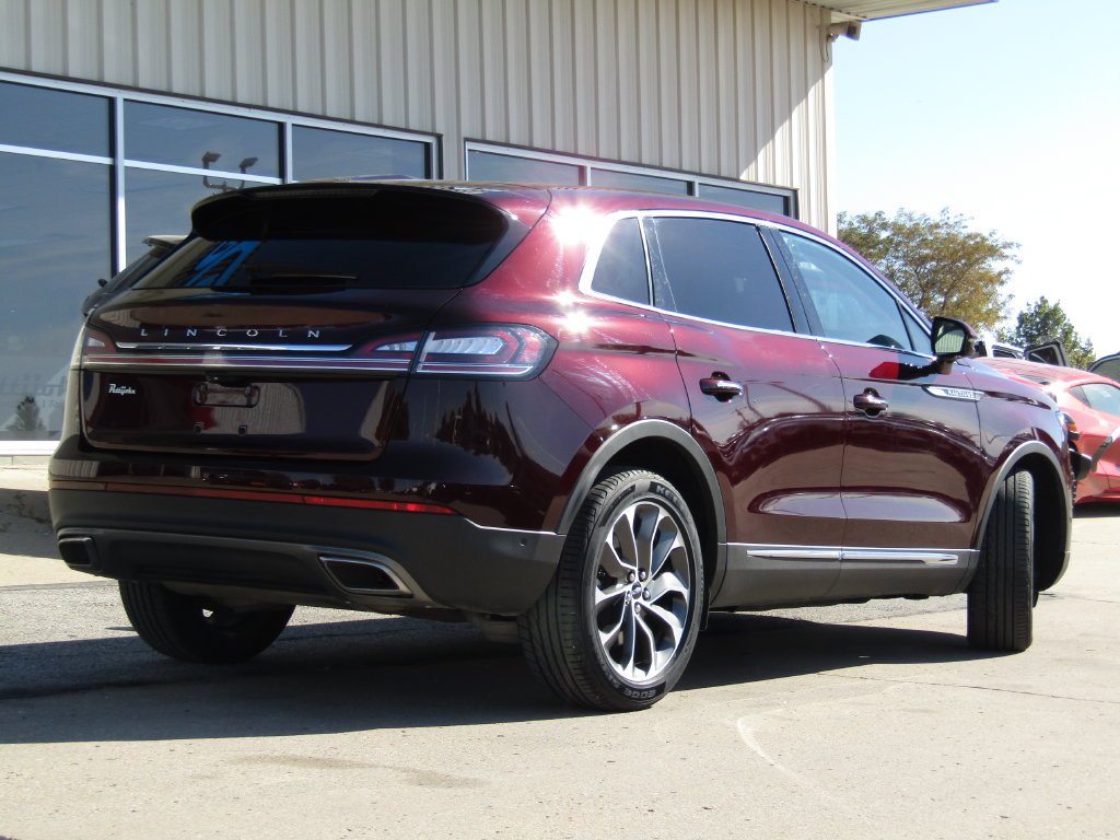 Used 2023 Red Lincoln Reserve image 3