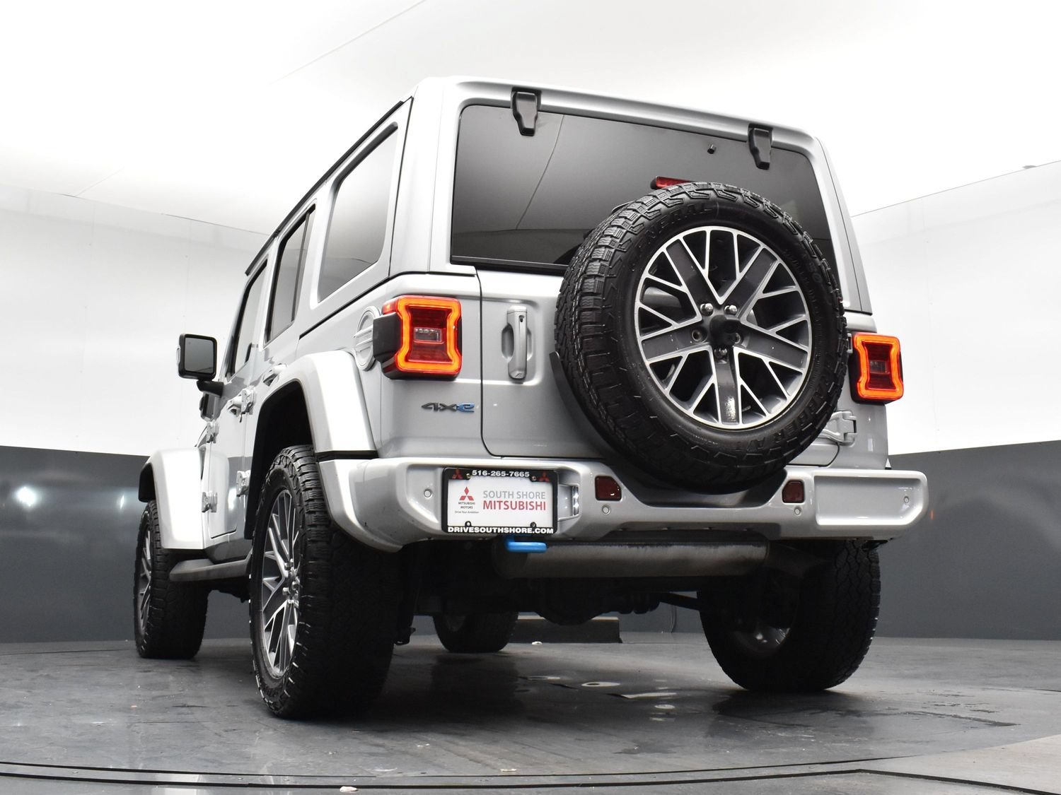 Used 2024 Silver Zynith Clearcoat Jeep High Altitude image 21