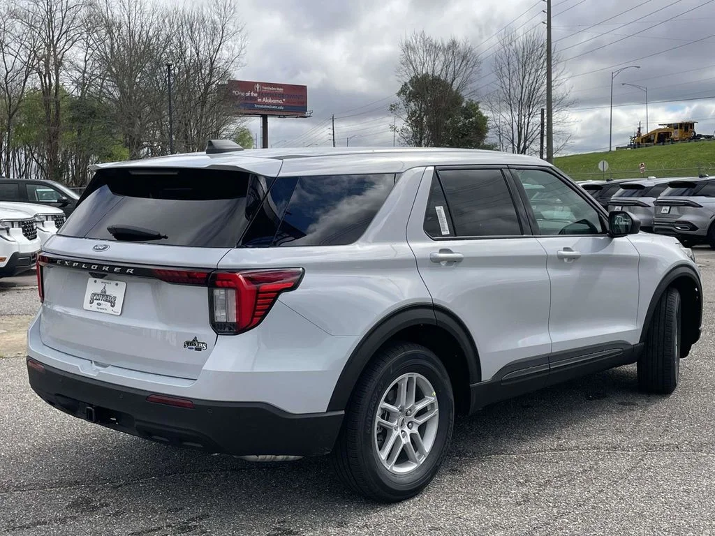 New 2026 Space White Metallic Ford Active 100A image 3