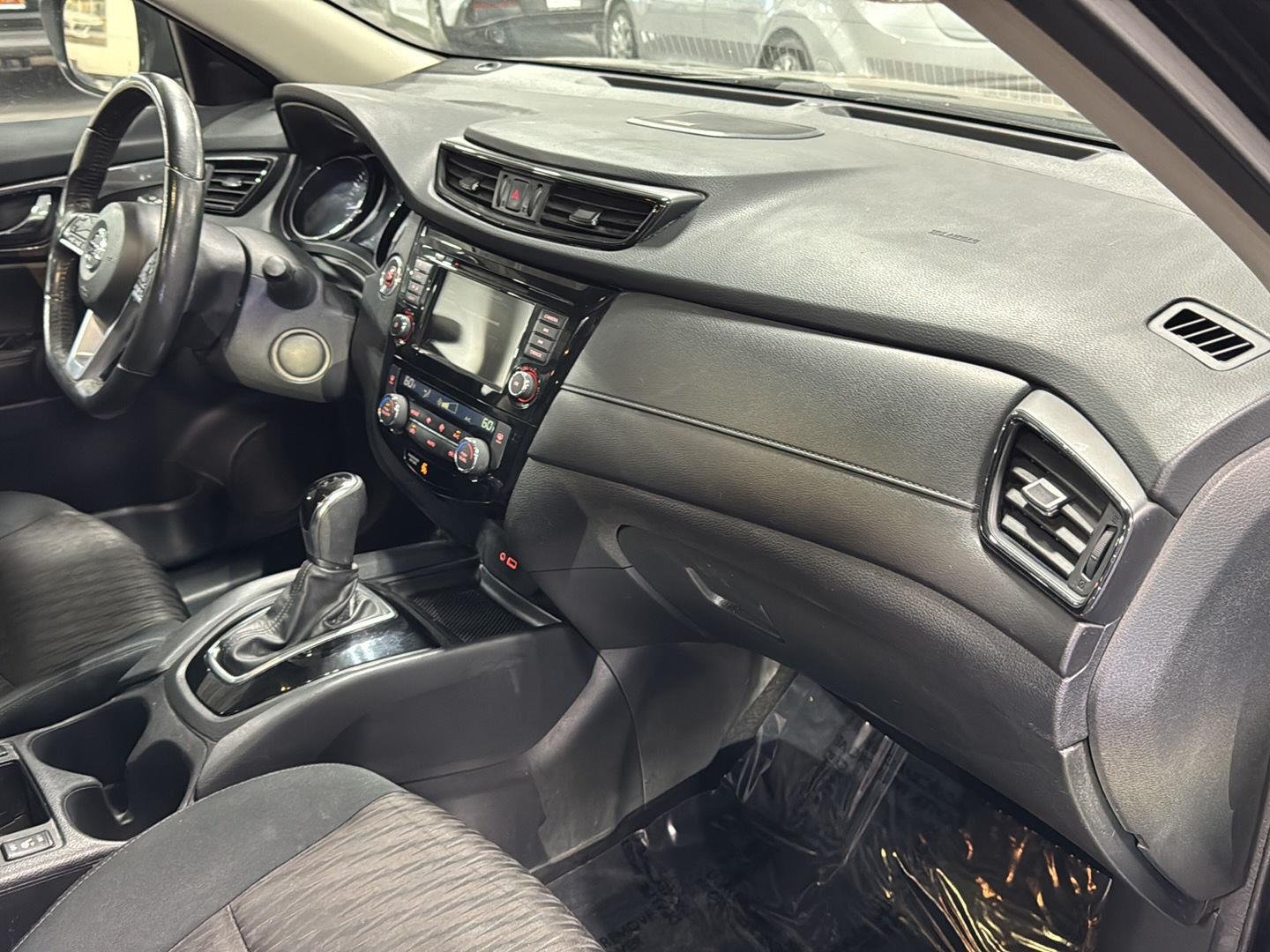 2018 Nissan Rogue SV - Photo 19