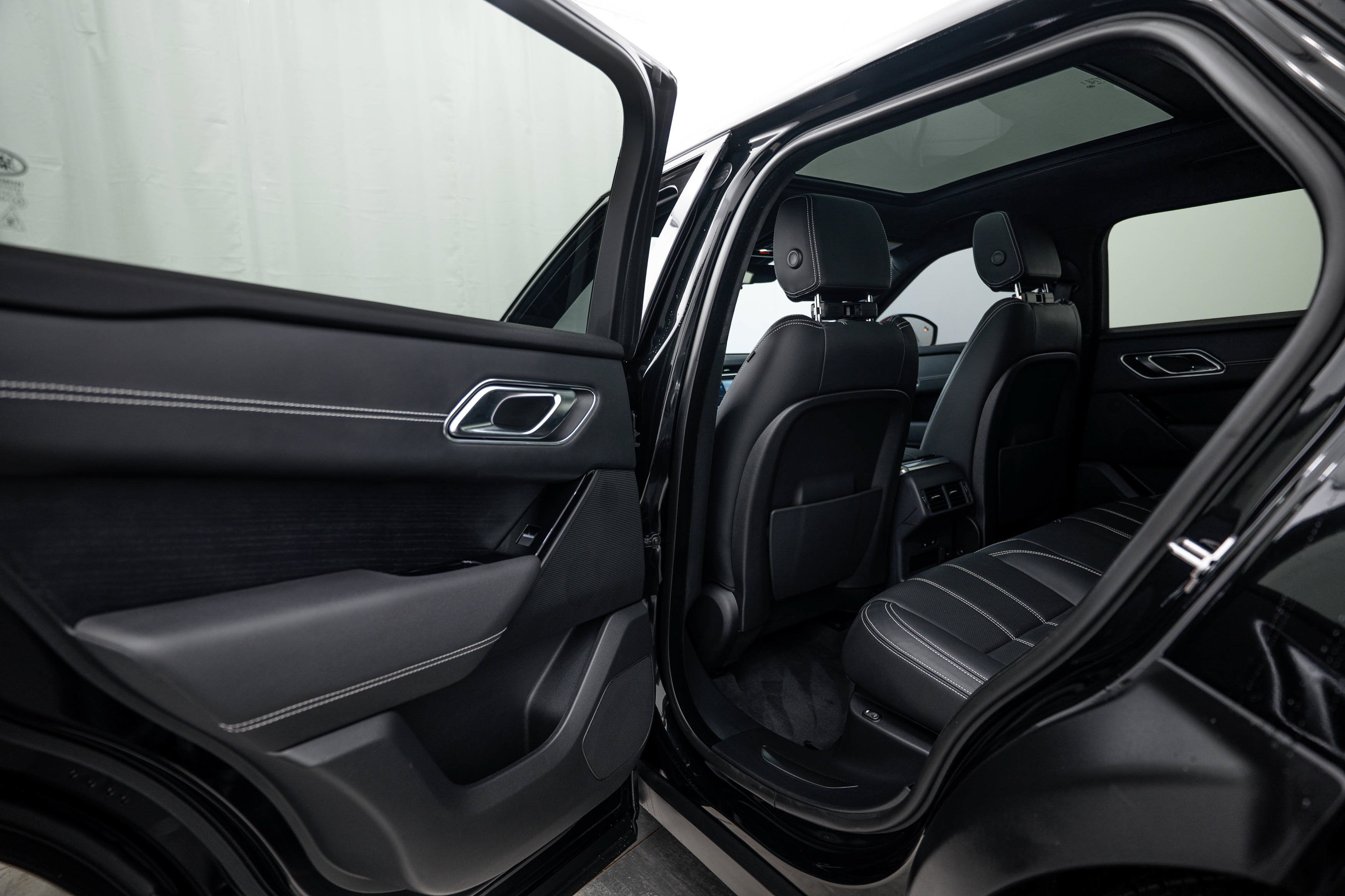 Used 2023 Santorini Black Metallic Land Rover R-Dynamic S image 17