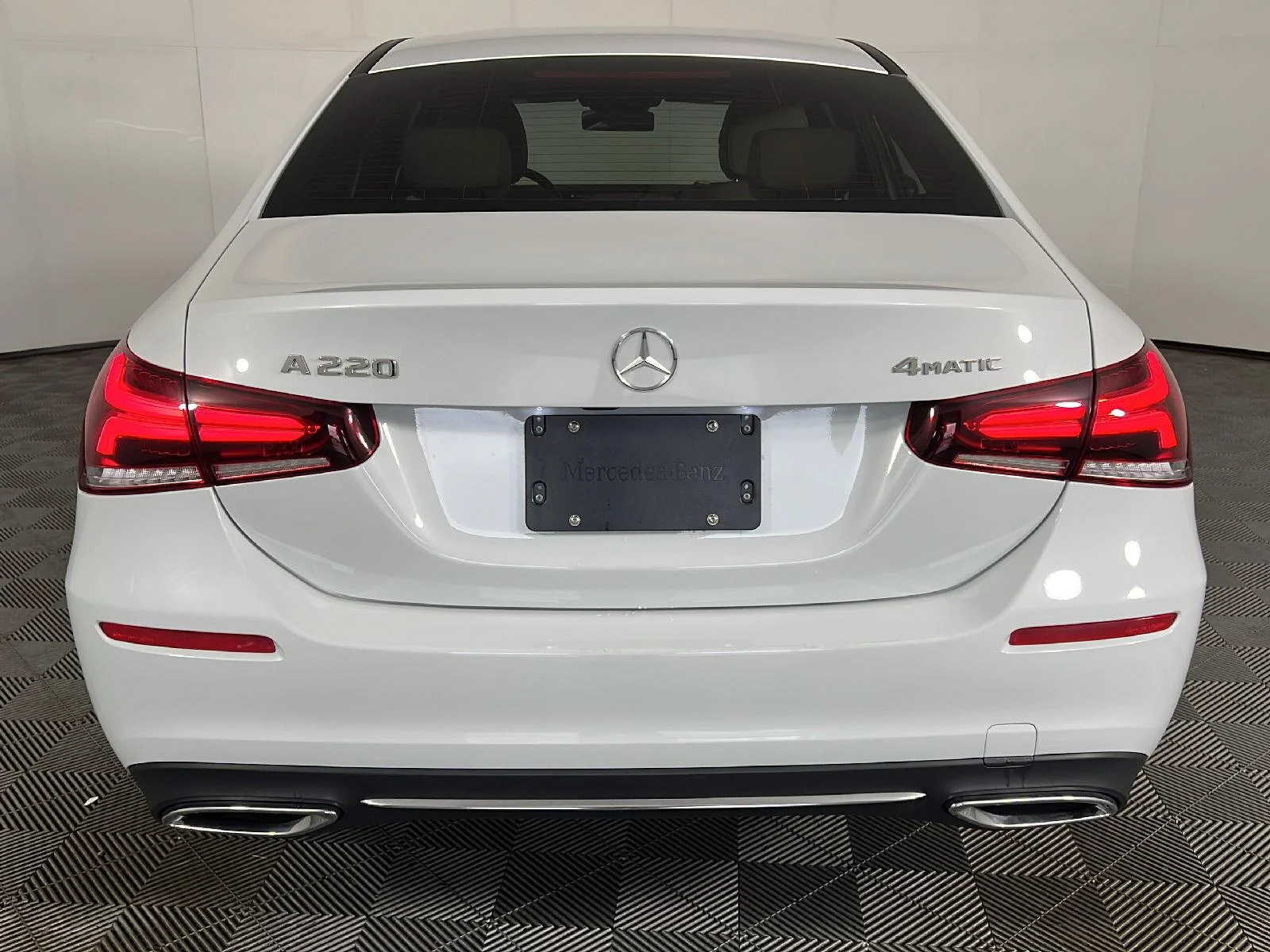 Used 2022 Digital White Metallic Mercedes-Benz A 220 image 20