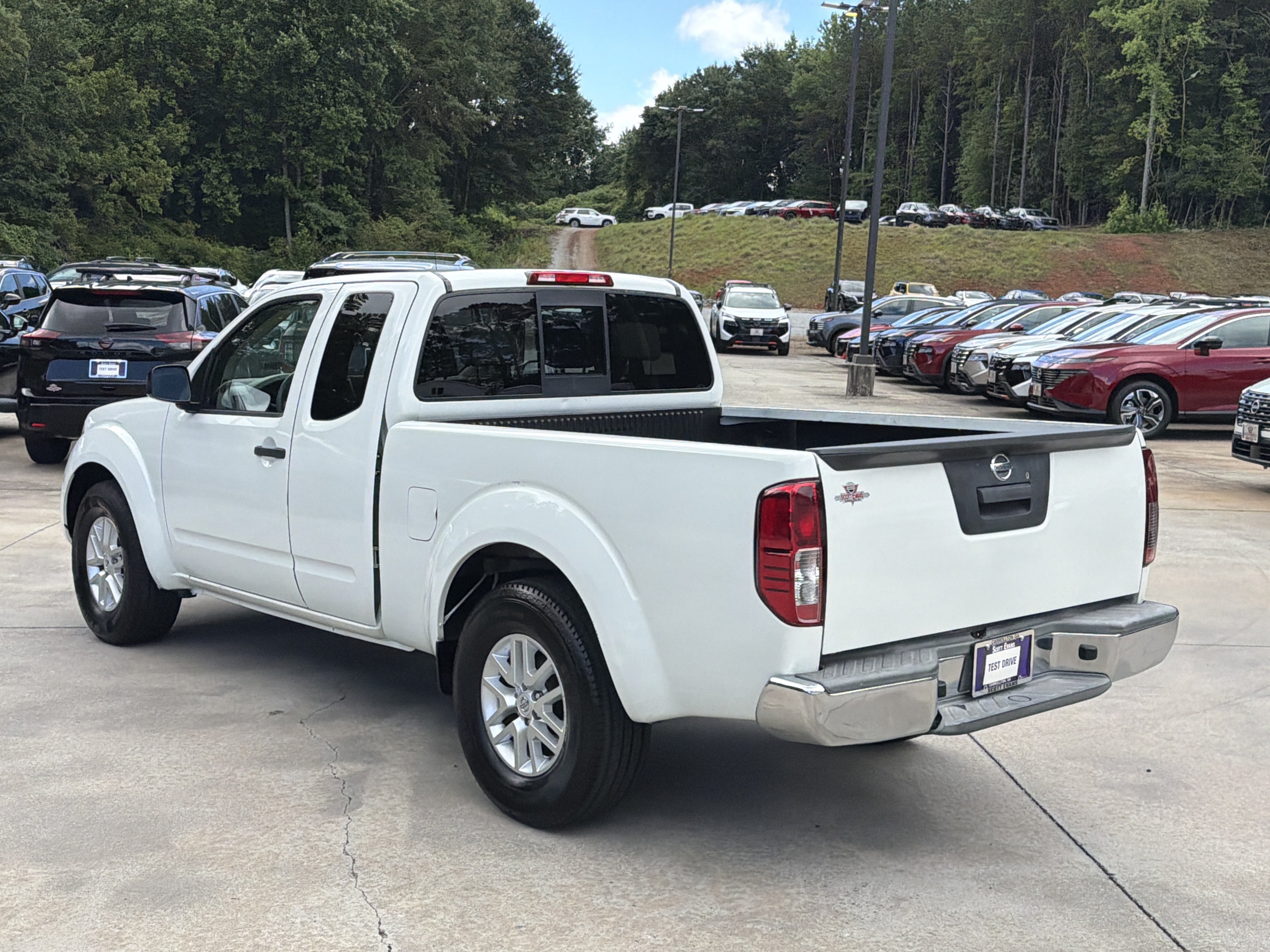 Used 2017 Glacier White Nissan SV image 6