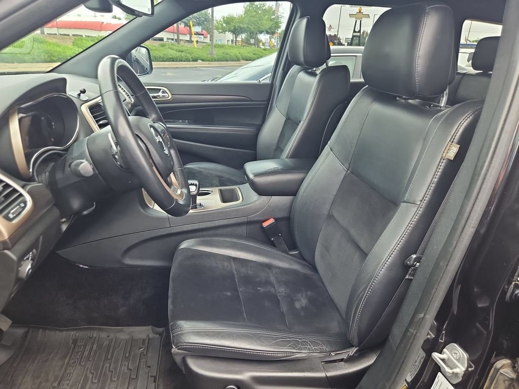 Used 2015 Brilliant Black Crystal Pearlcoat Jeep Altitude image 21