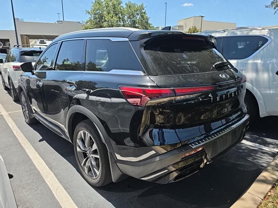 Certified Used 2023 Black INFINITI LUXE image 10