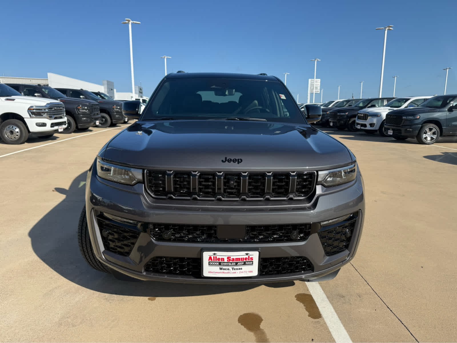 New 2026 Baltic Gray Metallic Clear-Coat Exterior Paint Jeep Limited Reserve image 3