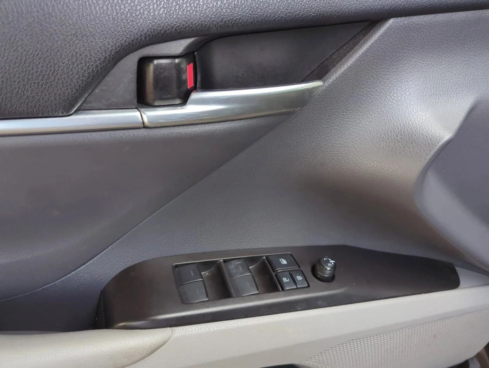 Used 2022 Predawn Gray Mica Toyota Hybrid SE image 8