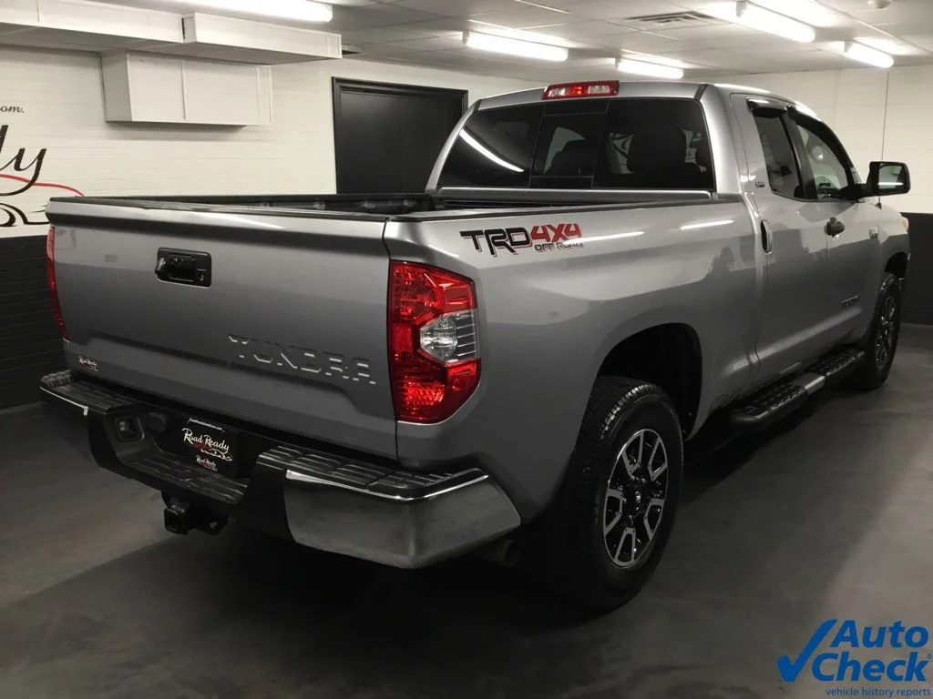Used 2017 Silver Toyota SR5 image 11