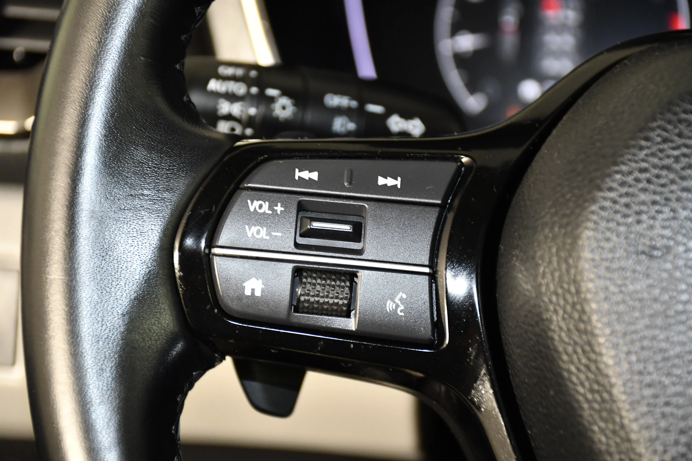 Used 2025 Obsidian Blue Pearl Honda Touring image 20