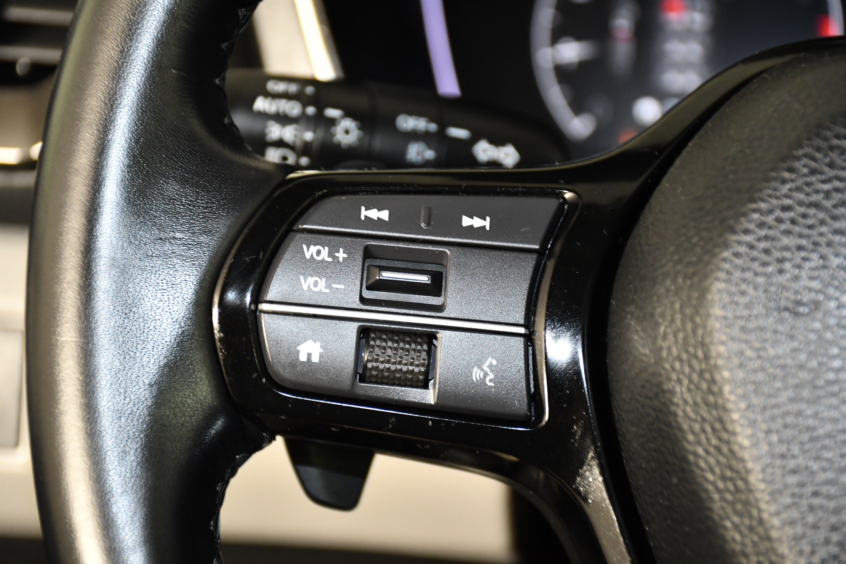 Used 2025 Obsidian Blue Pearl Honda Touring image 20
