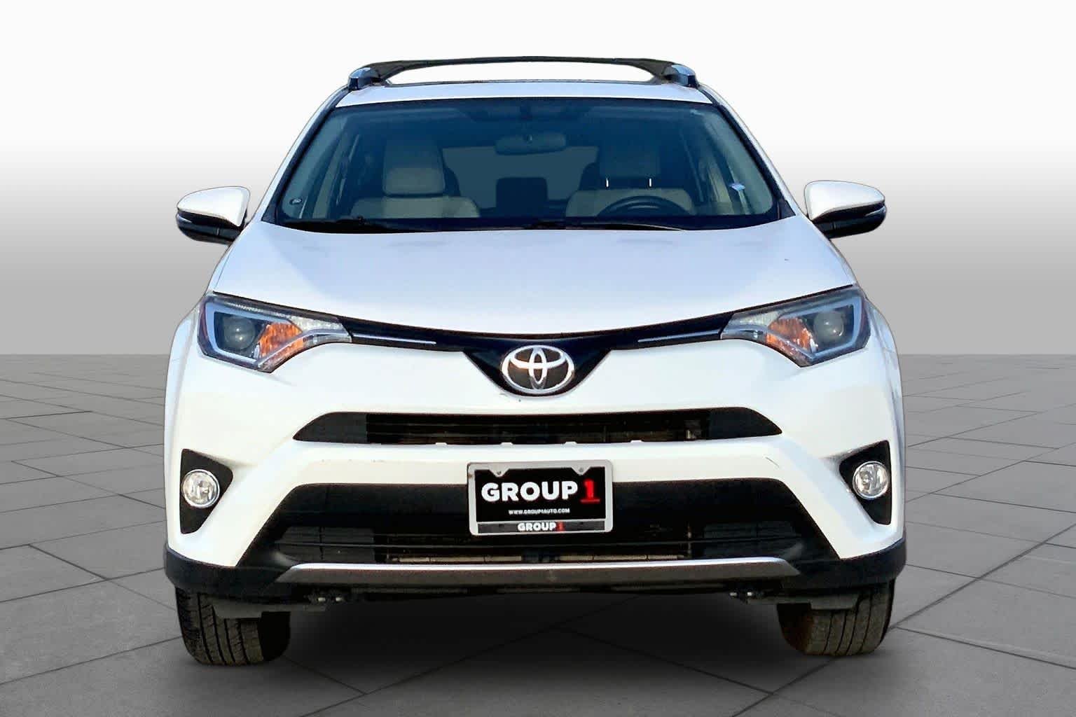 Used 2016 Super White Toyota XLE image 4