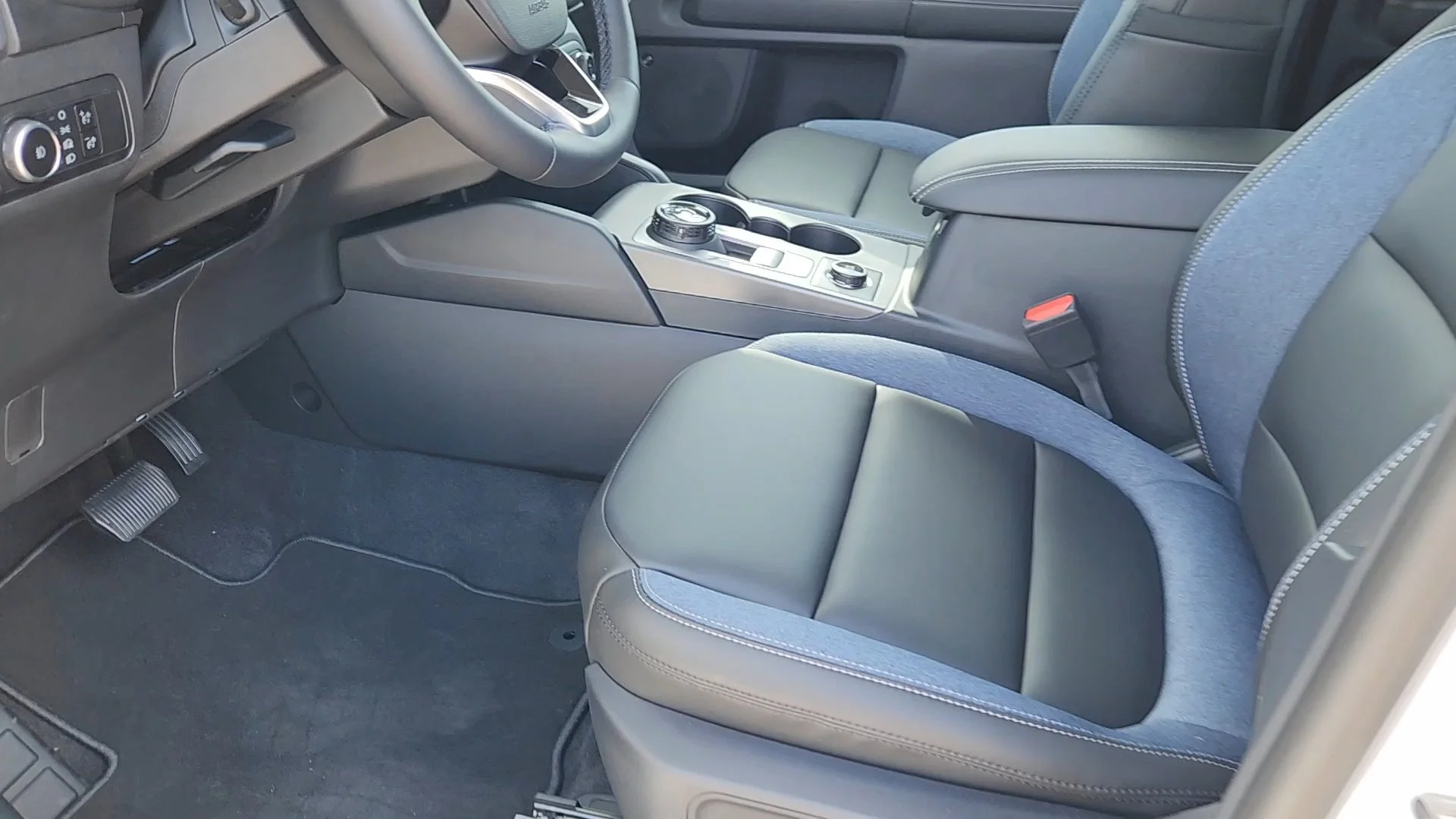 New 2026 Oxford White Ford Outer Banks image 31
