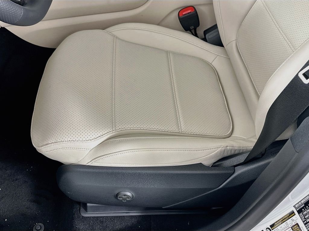 New 2027 Polar White Mercedes-Benz GLC 350e image 20