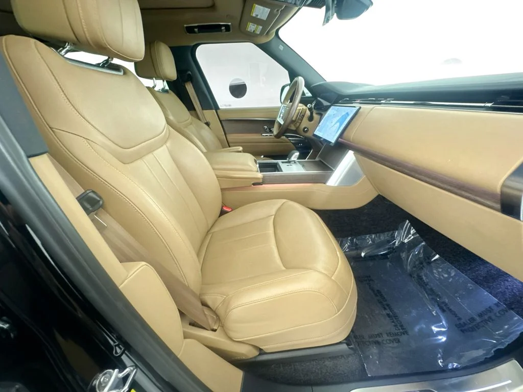 Used 2025 Black Land Rover SE image 31