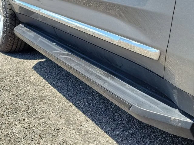 2023 GMC Yukon SLT - Photo 9
