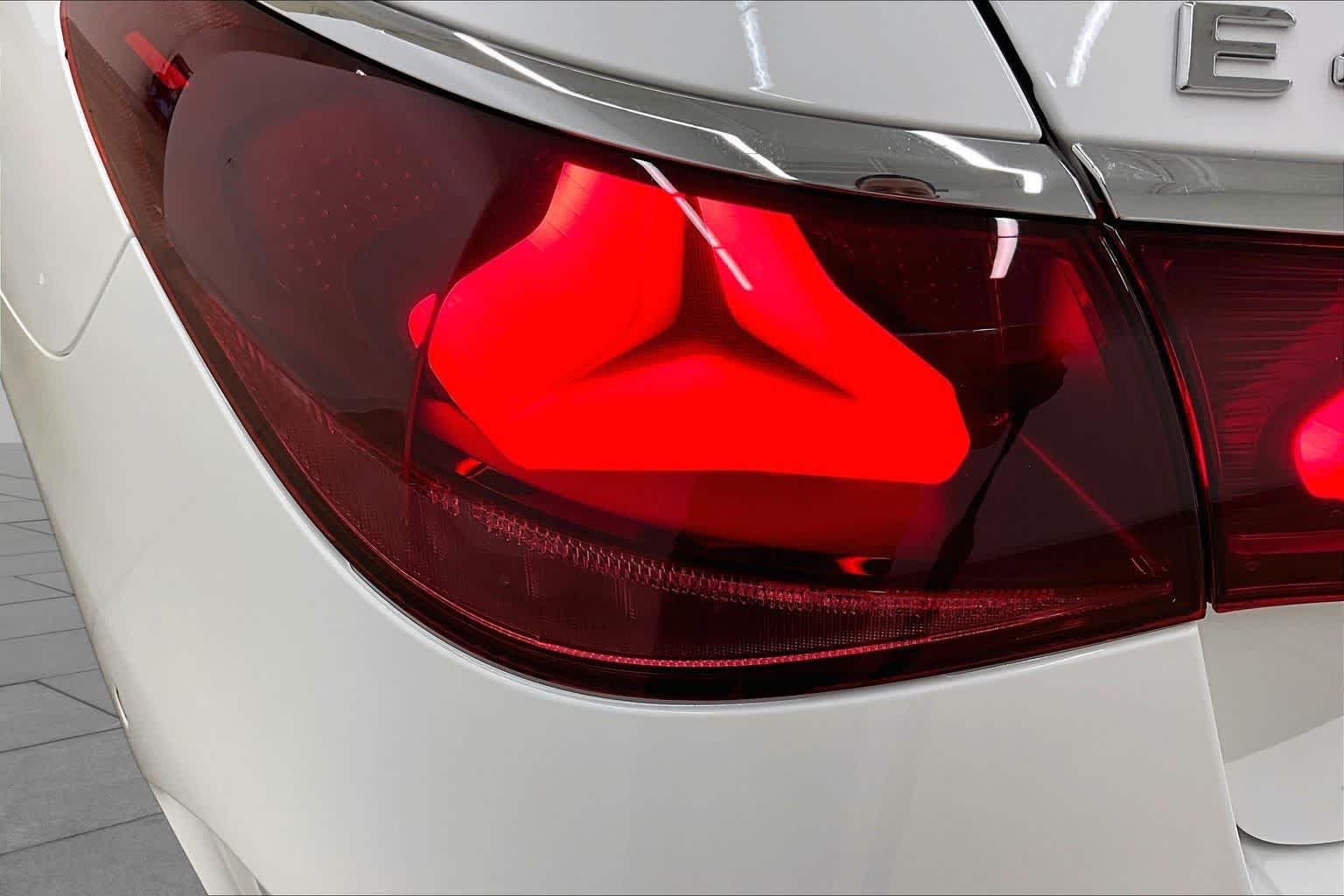New 2026 Polar White Mercedes-Benz E 450 image 14