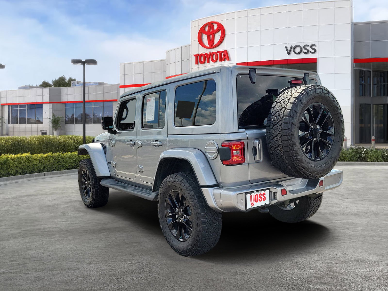 Used 2021 Billet Silver Metallic Clear Coat Jeep High Altitude image 3