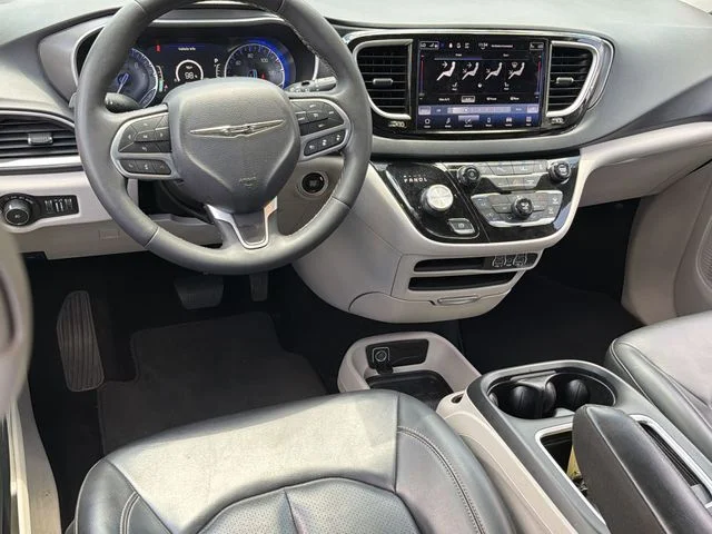 Used 2023 Black Chrysler Touring L image 17