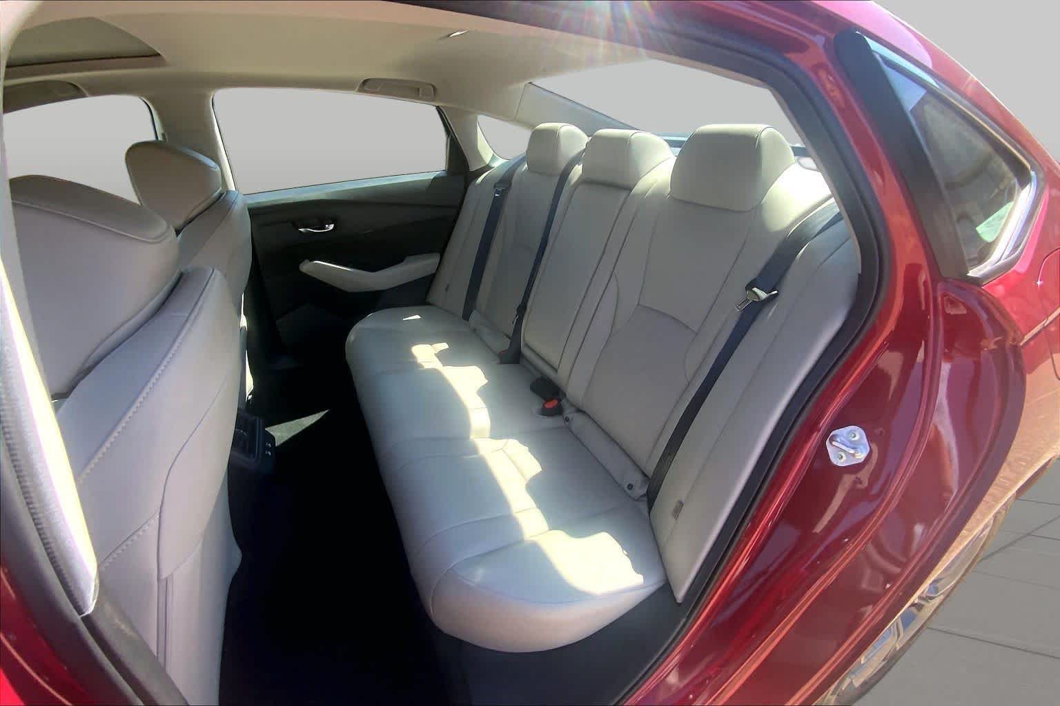 Used 2026 Radiant Red Metallic Honda EX-L image 21