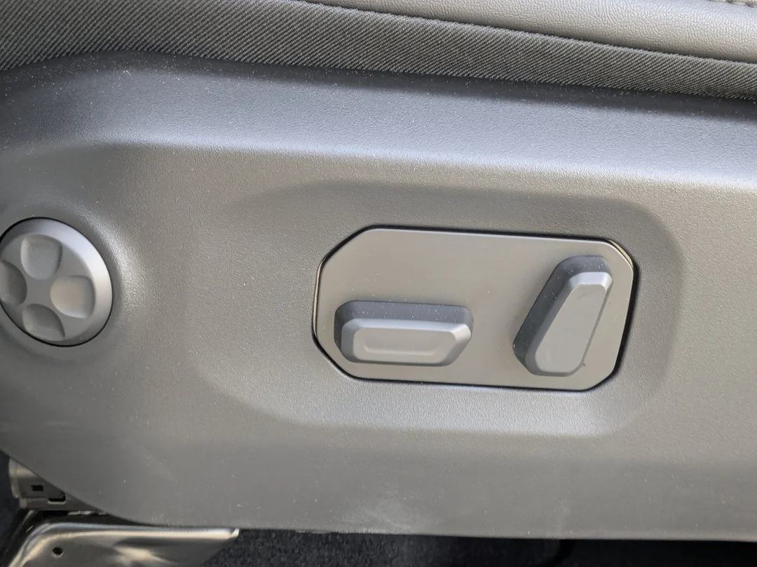 New 2026 White Jeep Rubicon - - 4x4 - Nappa Lthr - 3-Pc Hard Top - 8-Spd Auto - Safety Grp - Conv Grp & More! image 14