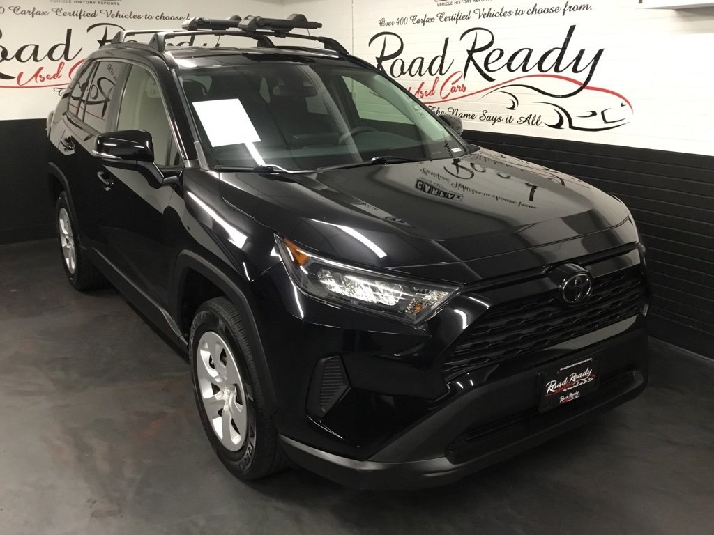 2019 Toyota RAV4 LE photo 2