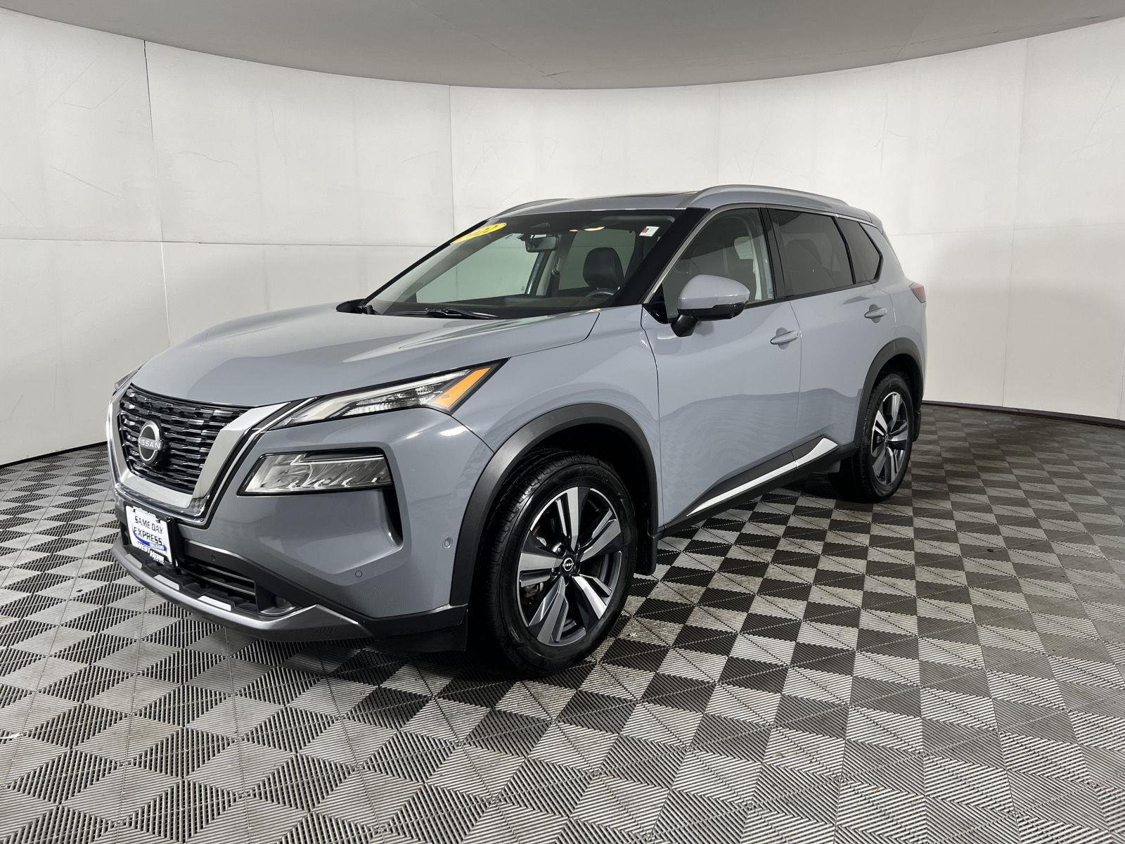 Used 2022 Boulder Gray Pearl Nissan SL image 4
