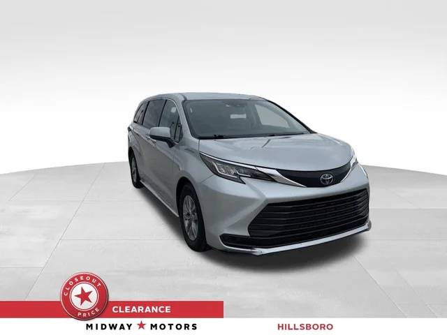 2022 Toyota Sienna LE
