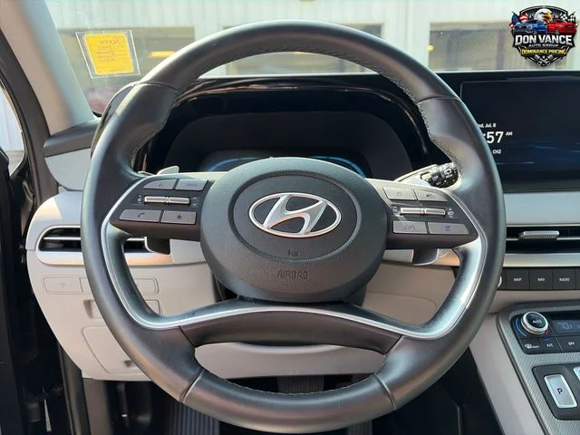 Used 2025 Black Hyundai SEL image 14