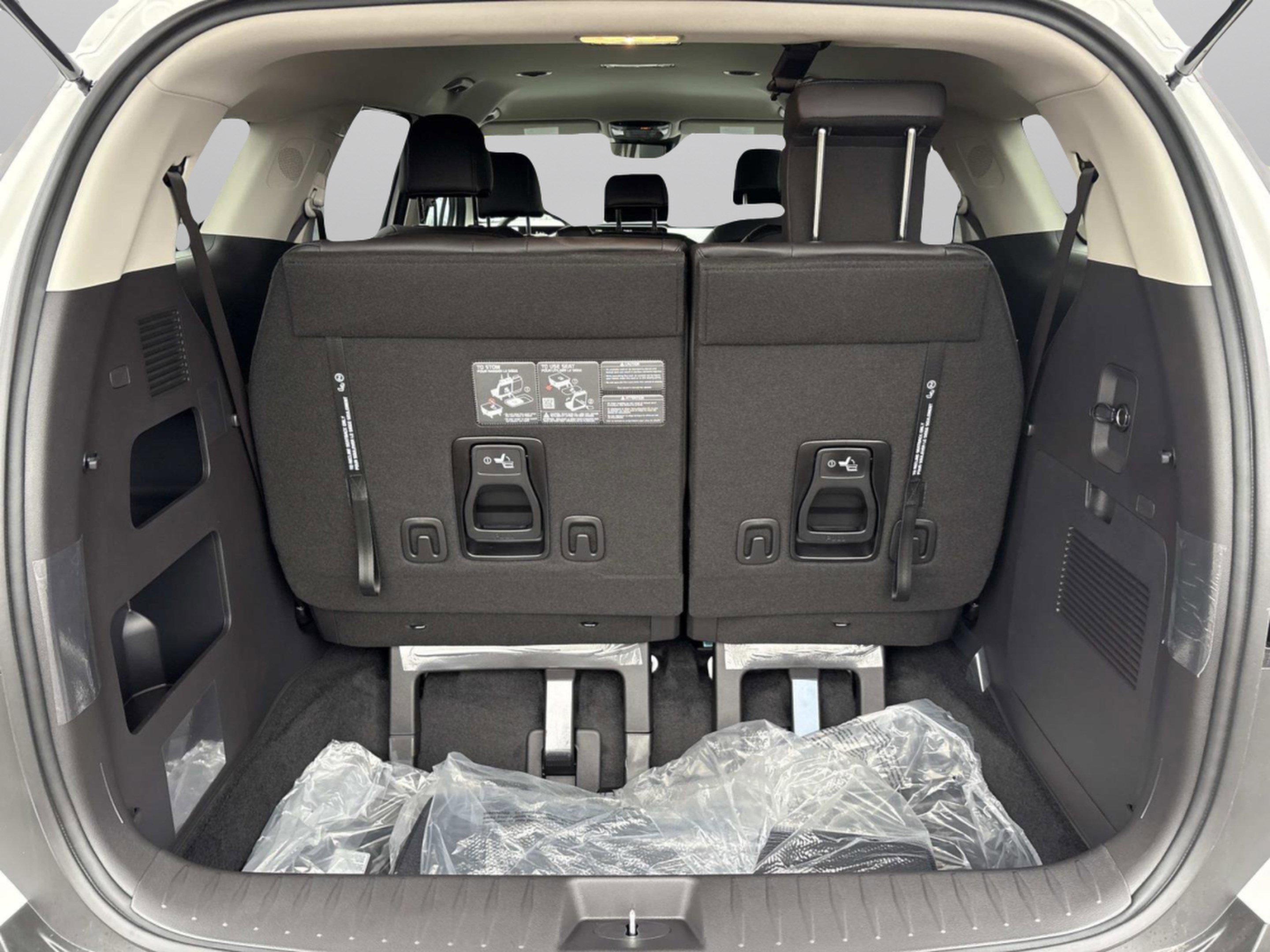 New 2026 Snow White Pearl Kia LXS image 28