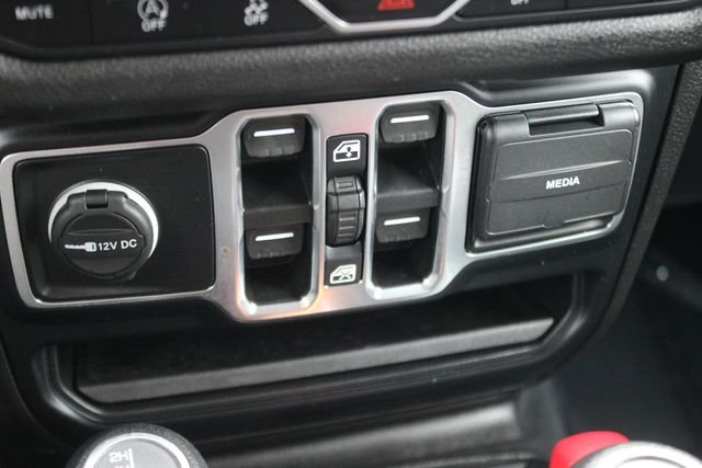 Used 2024 White Jeep Sport S image 10