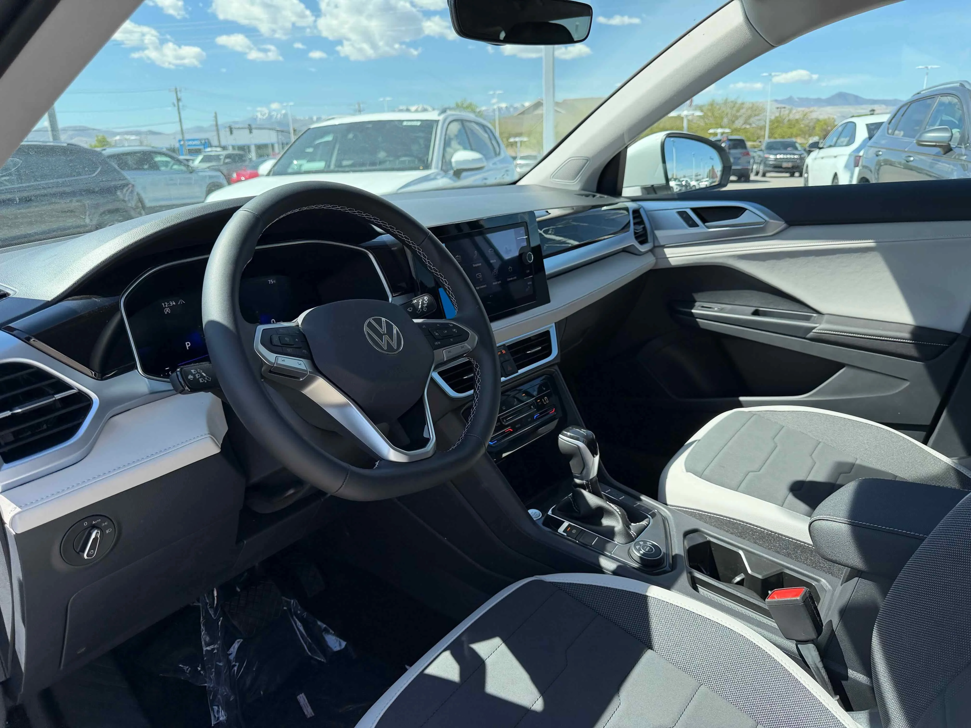 New 2026 Pure White Volkswagen SE image 3