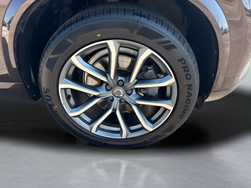 Used 2018  Volvo Momentum image 33