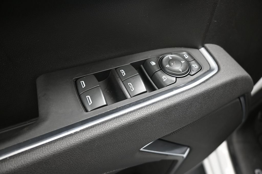 Used 2025 White GMC SLT image 13