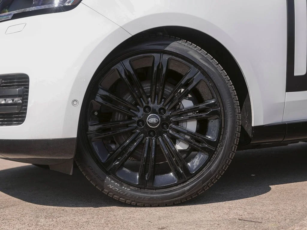 New 2025 White Land Rover SE image 3