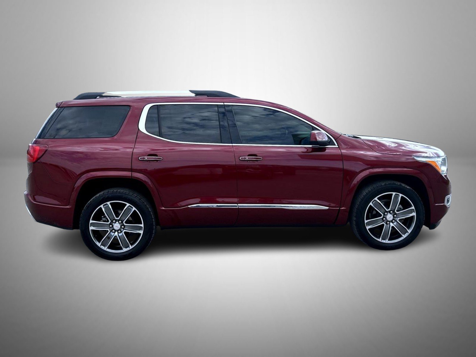 Used 2018 Red GMC Denali image 4