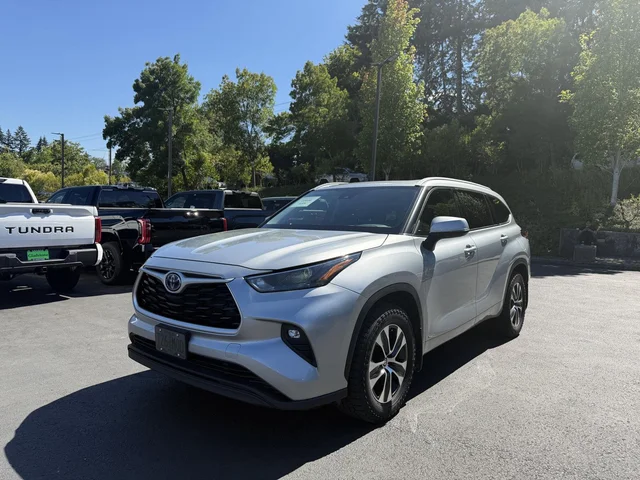2022 Toyota Highlander Hybrid XLE