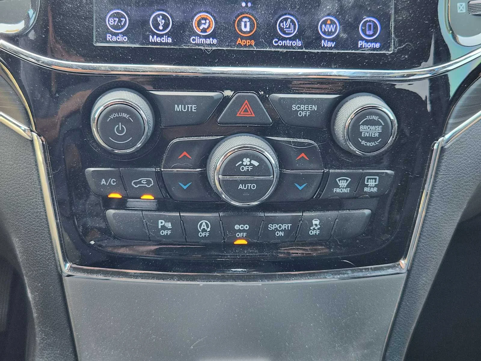 Used 2019 Black Jeep Limited 4x2 image 17