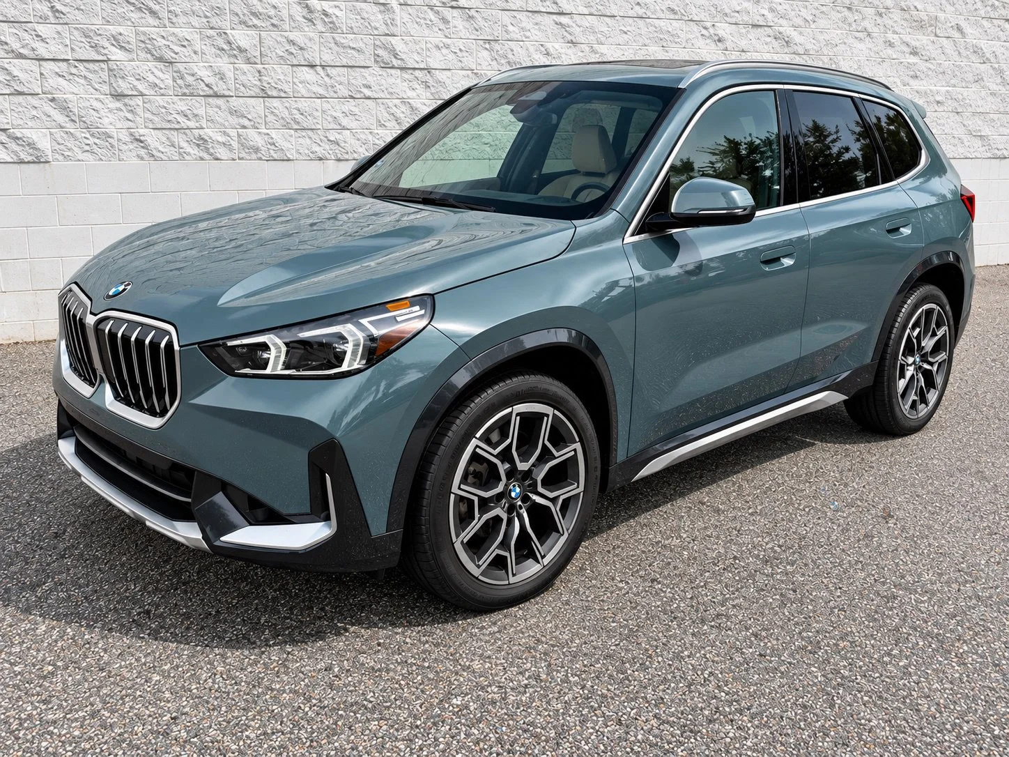 Certified Used 2025 Cape York Green Metallic BMW xDrive28i image 1