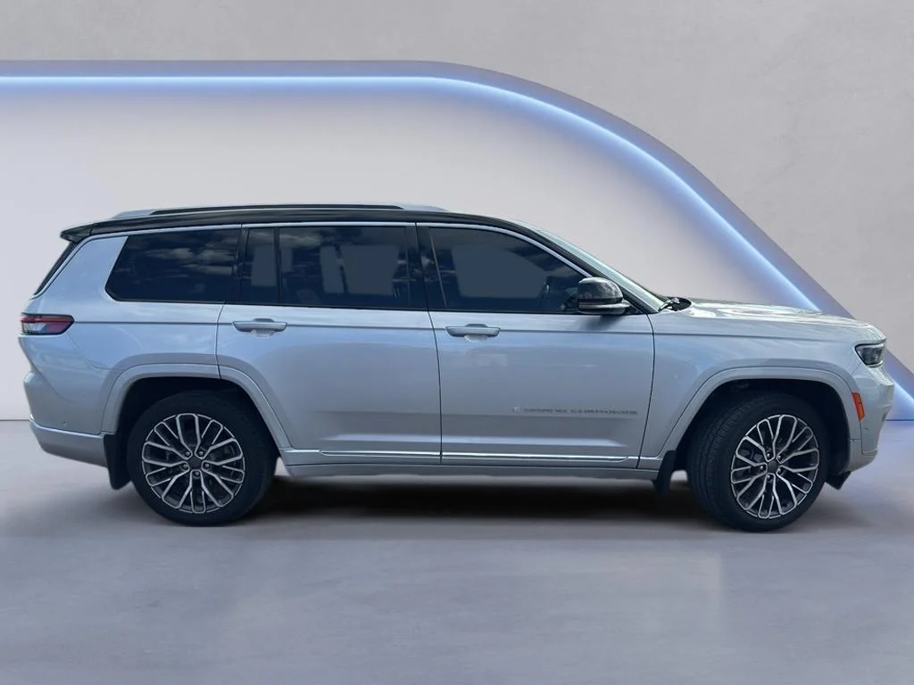 Used 2021 Silver Zynith Jeep Summit Reserve image 5