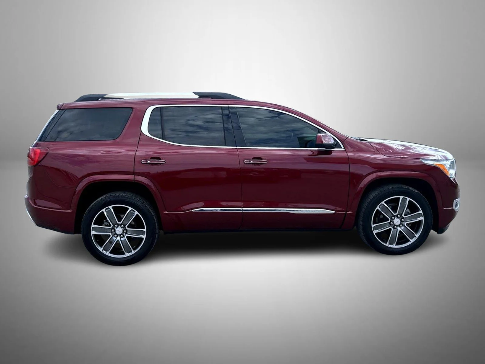 Used 2018 Red GMC Denali image 4