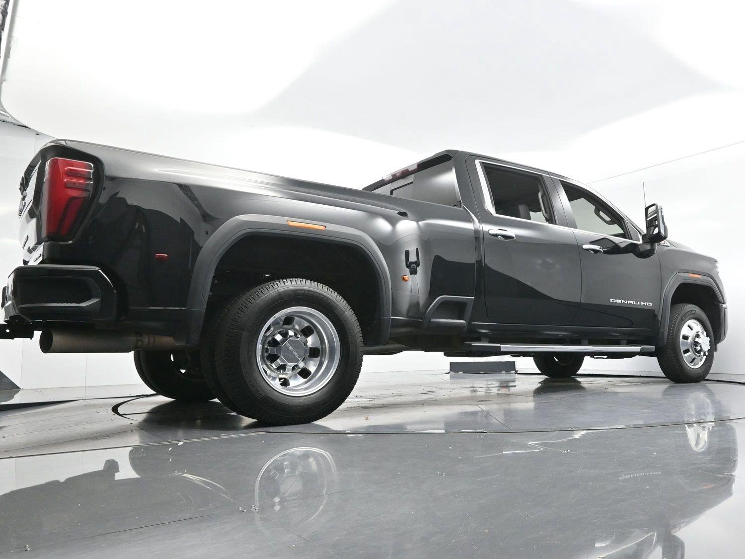 Used 2024 Onyx Black GMC Denali image 49
