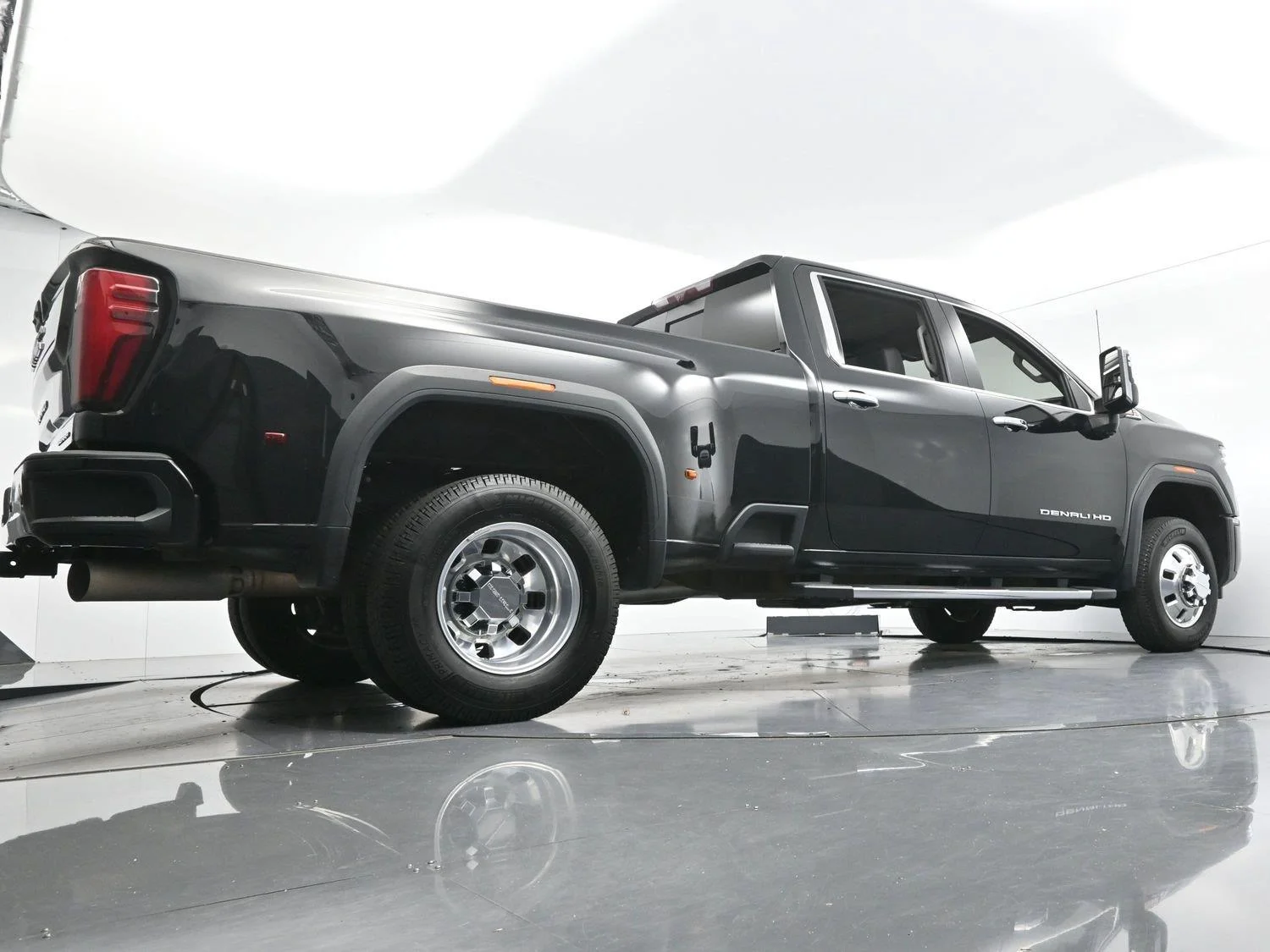 Used 2024 Onyx Black GMC Denali image 49
