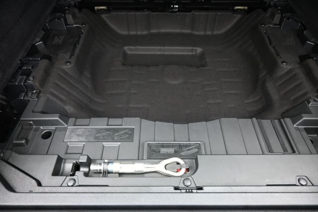 Used 2025 Gray BMW sDrive40i image 29