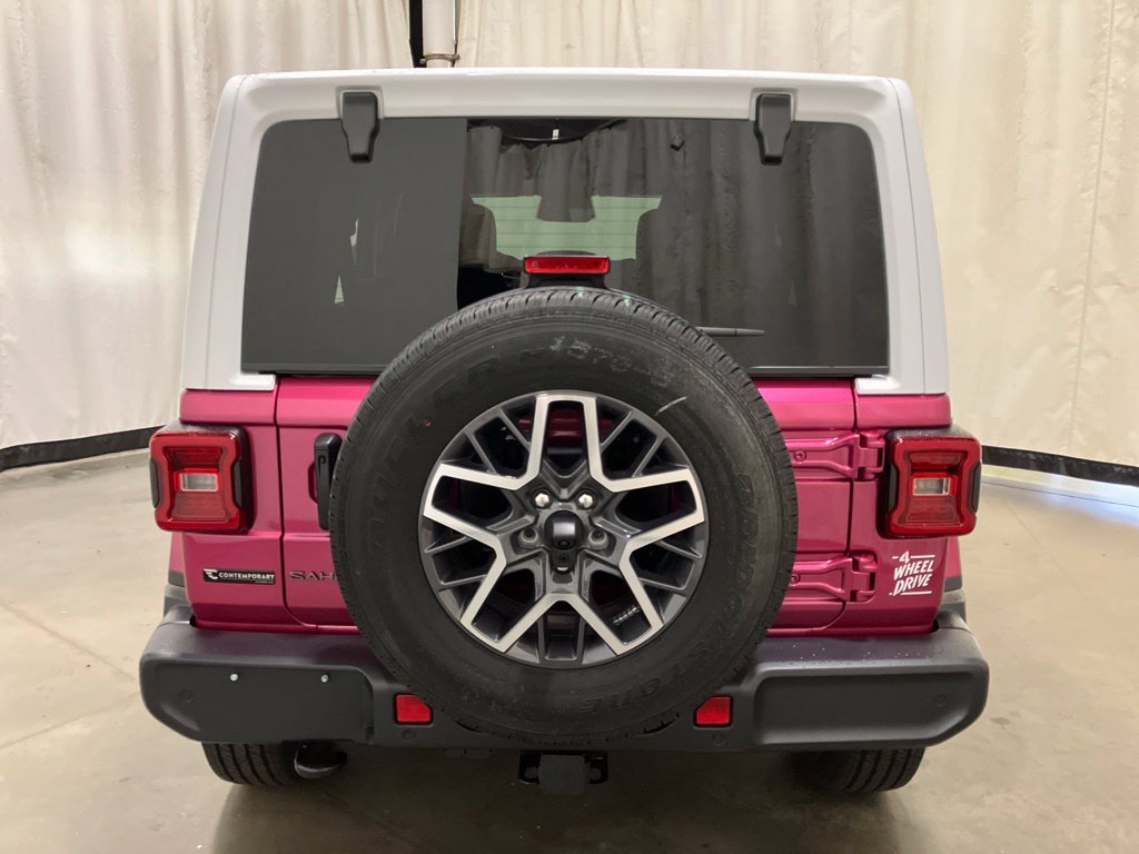 New 2026 Tuscadero Pearl-Coat Exterior Paint Jeep Sahara image 32